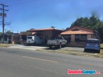 Vende o Alquila casa uso COMERCIAL diagonal a Banco Nacional